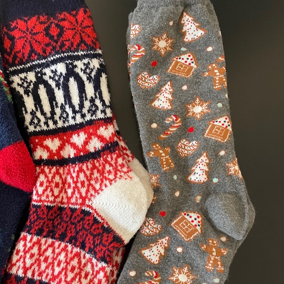 5 for $20: American Eagle Christmas crew socks - Picture 3 of 8